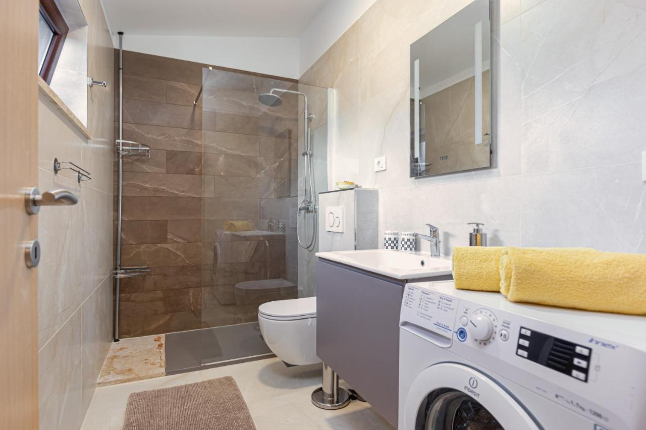 Alex - 100 Meters From Apartman
